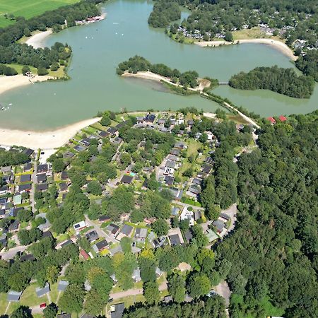 Gezellig Chalet Met 2 Slaapkamers En Zicht Op Het Water Erm Exterior photo