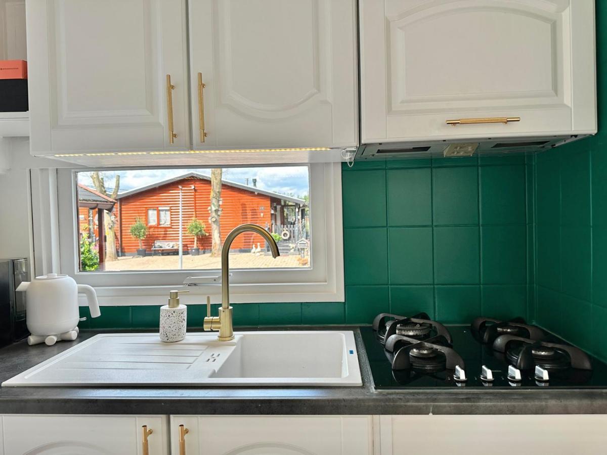 Gezellig Chalet Met 2 Slaapkamers En Zicht Op Het Water Erm Exterior photo